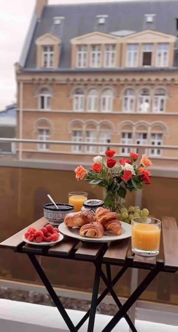 Cosy With Sunny Balcony Apartment Paris