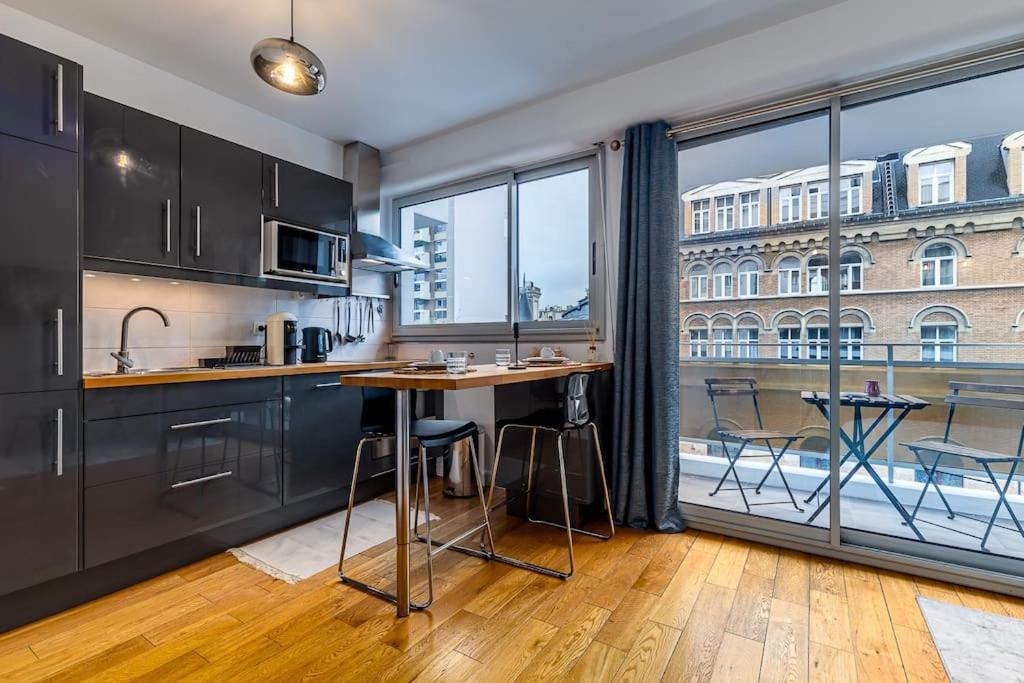 Cosy With Sunny Balcony Apartment *